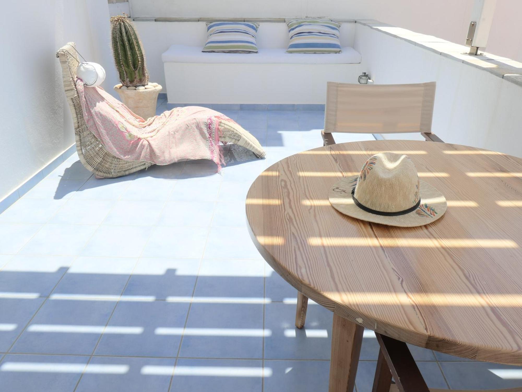 Inaxos Studios, Viewing Apollo Temple. Naxos City Экстерьер фото